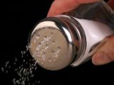 “الصحة” تدعو لتقليل الملح في الطعام وتوضح الكمية الموصى بها يومياً