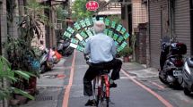مسنّ تايواني يستخدم 42 جوالاً للقبض على البوكيمون