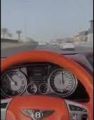 فيديو.. متهور يقود “بينتلي”بسرعة عالية ويراوغ بين المركبات على أحد طرق الرياض