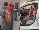 تركي آل الشيخ يهدي “شاعر جازان الفصيح” سيارة حديثة ومبلغاً مالياً (فيديو)