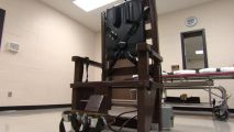 الإعدام بالكرسي الكهربائي لمجرم بعد 33 سنة على قتله أُماً وابنتها في أمريكا