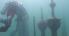 متحف تحت الماء لمعالم دول الخليج قبالة شاطئ نصف القمر بالدمام (فيديو)