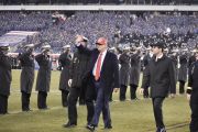 فيديو.. ترامب يحضر مباراة كرة قدم للجيش في فيلادلفيا