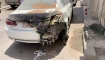 بالصور: احتراق سيارتين متوقفتين بأحد شوارع جدة بعد انفجار كابينة كهرباء