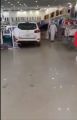 تداول فيديو لاقتحام سيارة محل ملابس بالدمام وإصابة أحد الأشخاص
