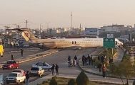فيديو.. طائرة ركاب إيرانية تخرج عن مسارها أثناء الهبوط وتستقر في أحد الشوارع