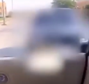 فيديو لشابين يستخدمان أجهزة خاصة بدوريات الأمن لإيهام الناس في أحد الأحياء