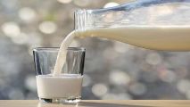 9 أعراض إذا شعرت بها عليك التوقف فوراً عن تناول الحليب