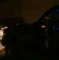 “المرور” يطيح بقائد مركبة ظهر في فيديو يتجول بسيارته وهو يدخن “الشيشة”