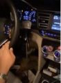 فيديو.. شاب متهور يقود سيارته بسرعة عالية من المقعد الجانبي